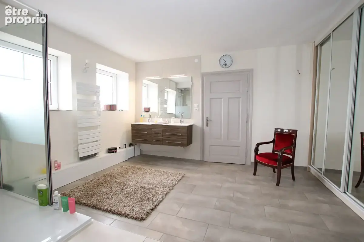 Appartement de 185 m² 3 chambres cave stationnement à vendre à RONCOURT - photo 4