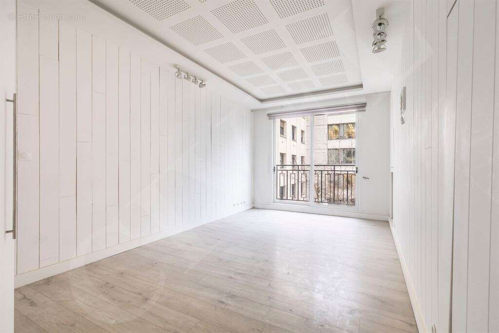 Appartement à PARIS-8E