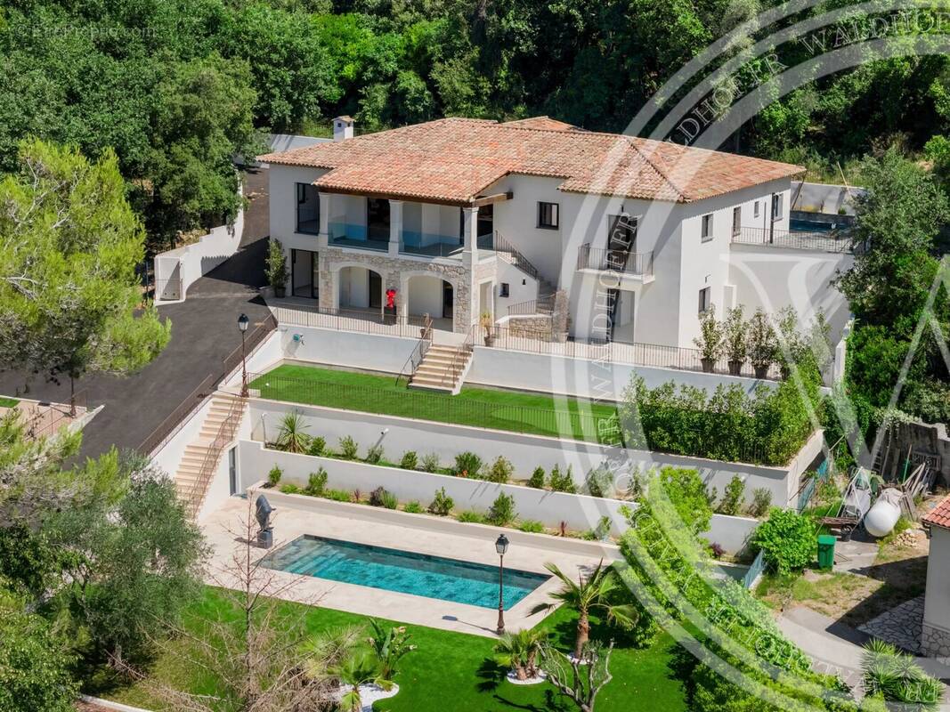 Maison à ROQUEFORT-LES-PINS