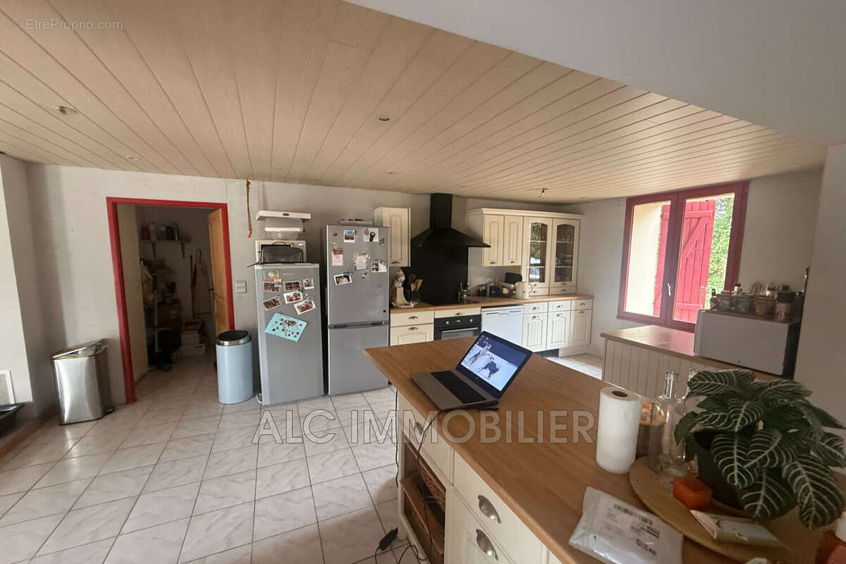 Maison 168 m² à Pizieux  - photo 2