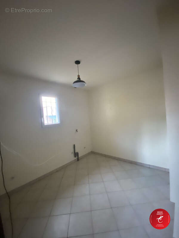 Arriere cuisine ou buanderie - Maison à FIGANIERES