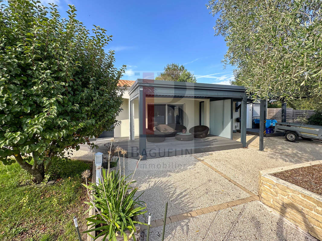 Maison à SAINT-LAURENT-DE-LA-PREE