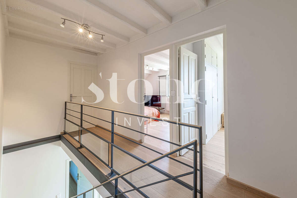 ST MARTIN DE BELLEVUE, Villa avec piscine et terrain arboré - photo 8