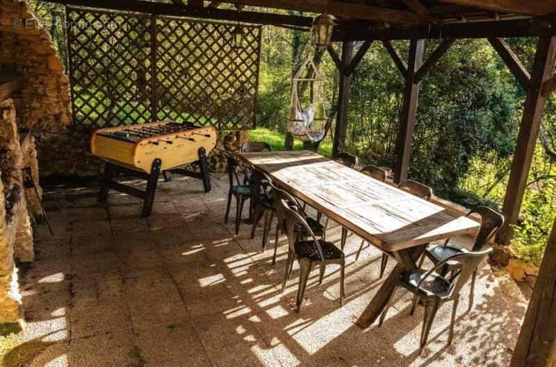 Maison à SAINT-LEON-SUR-VEZERE