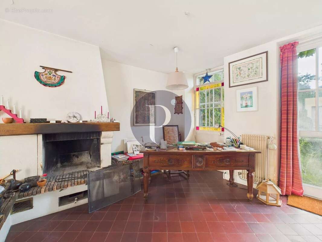 Maison à VERRIERES-LE-BUISSON