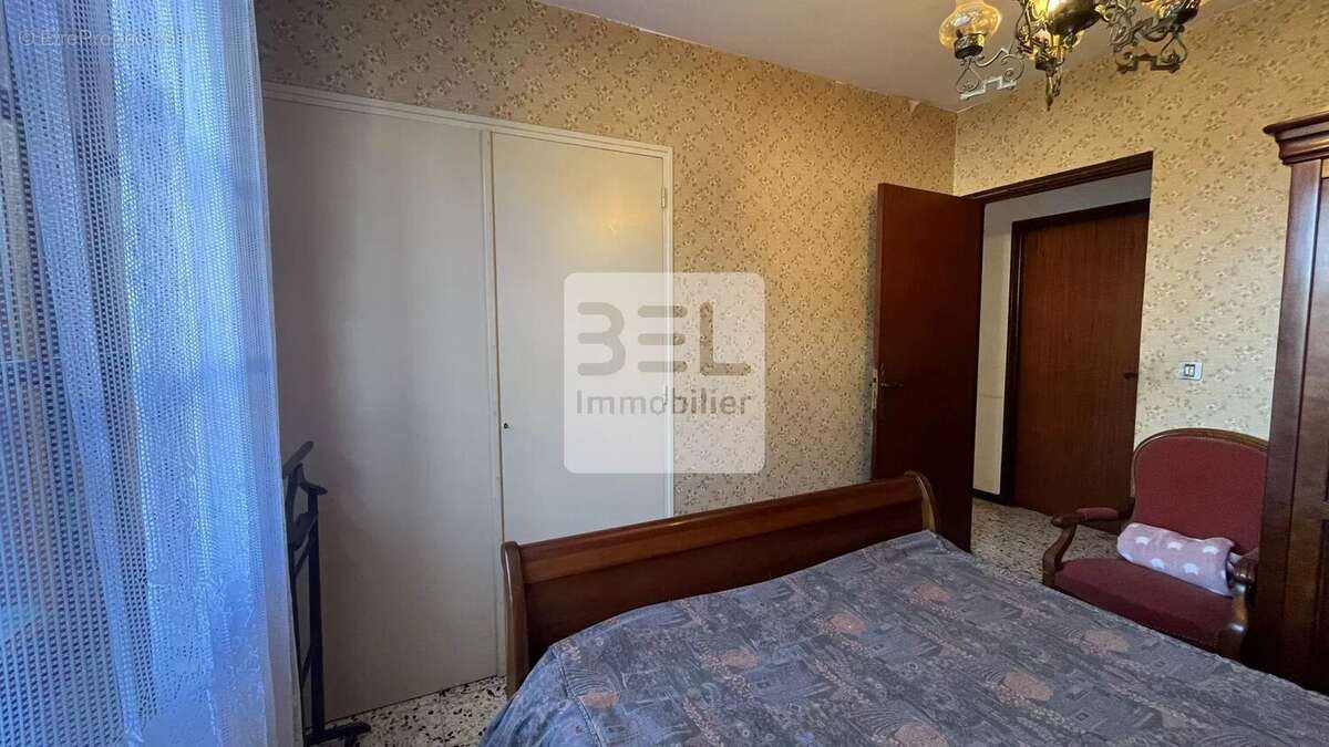 Maison à LAUDUN-L'ARDOISE