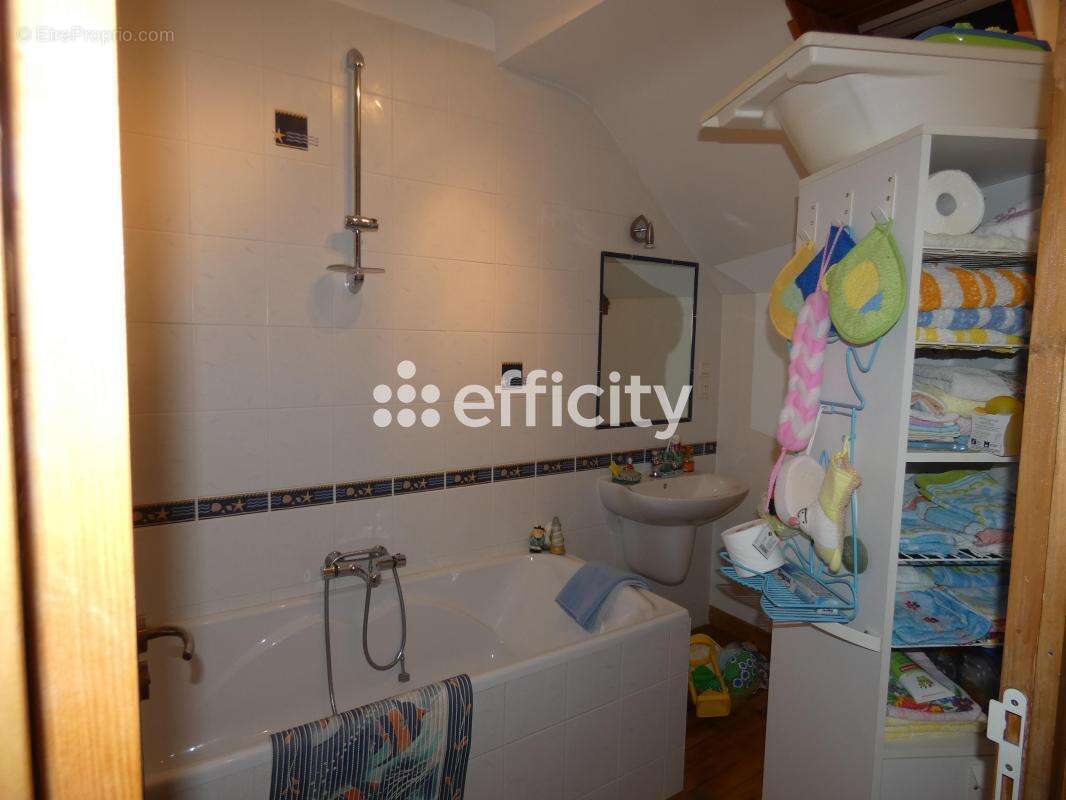 Maison à BELLENAVES