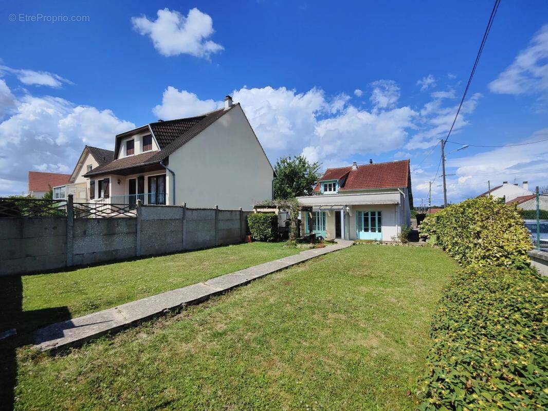 Maison à LES CLAYES-SOUS-BOIS