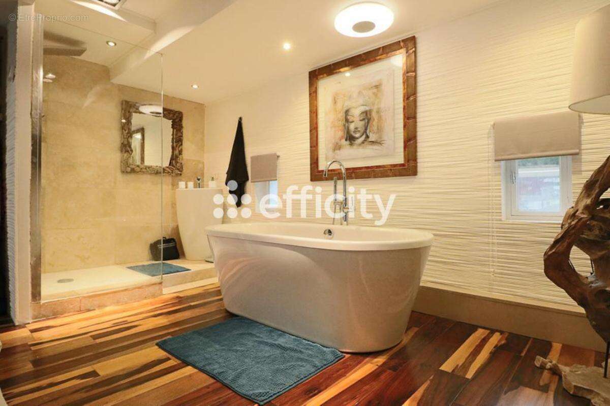 Appartement à MARSEILLE-6E