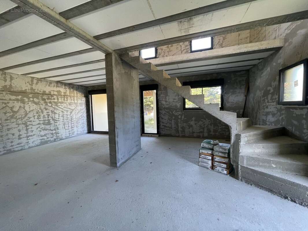 Maison à ENTRECHAUX