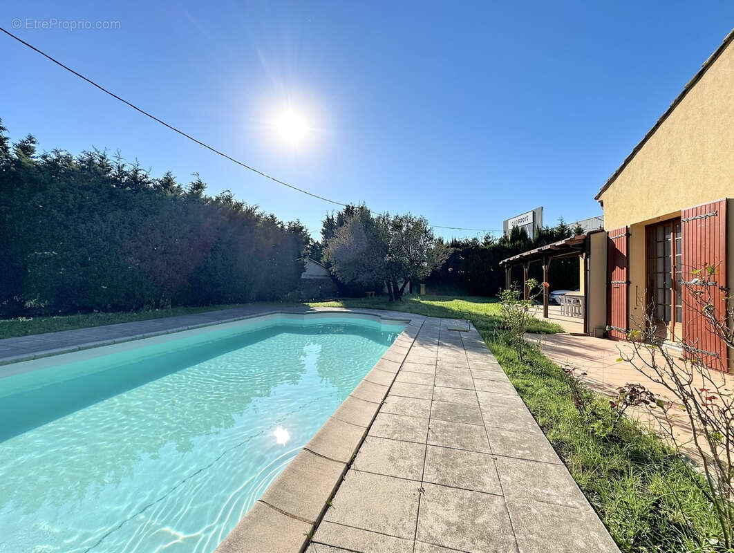 Maison à LE PONTET