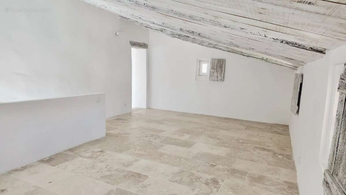 Maison à SAINT-SATURNIN-LES-APT