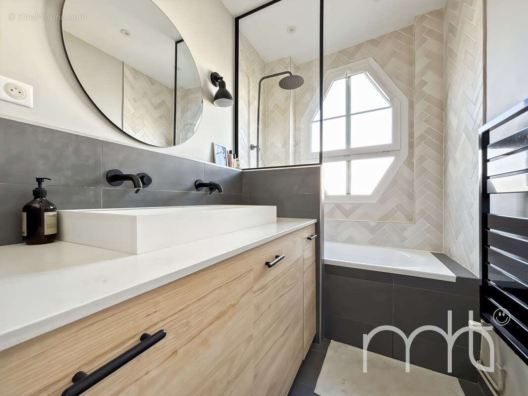 Appartement à LA GARENNE-COLOMBES