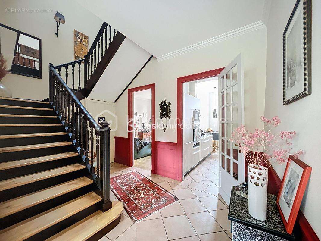Propriété de caractère, maison 9 pièces 244 m² avec son annexe 27m² et bâtiment de 127m² - photo 12