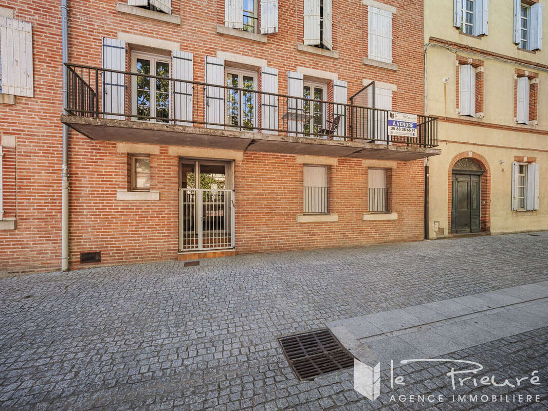 Albi centre , Appartement T2 traversant avec deux balcons, ascenseur et cellier - photo 15