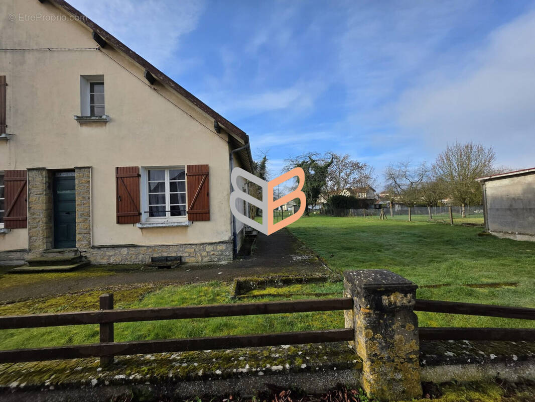 Maison à MERCY-LE-BAS