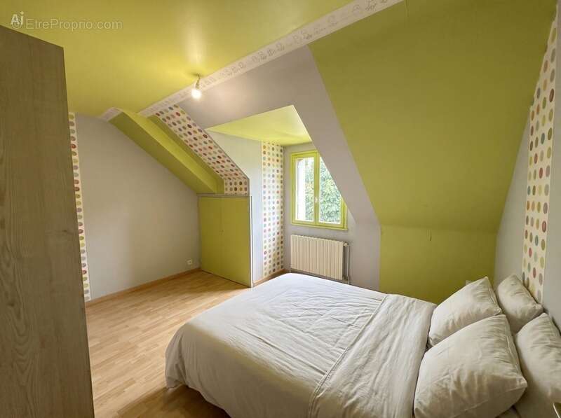 Longère en pierre – 150,76 m² – 6 pièces – 5 chambres – Terrain 6 345 m² – Dépendances – Hangar – Sous-sol complet - photo 17