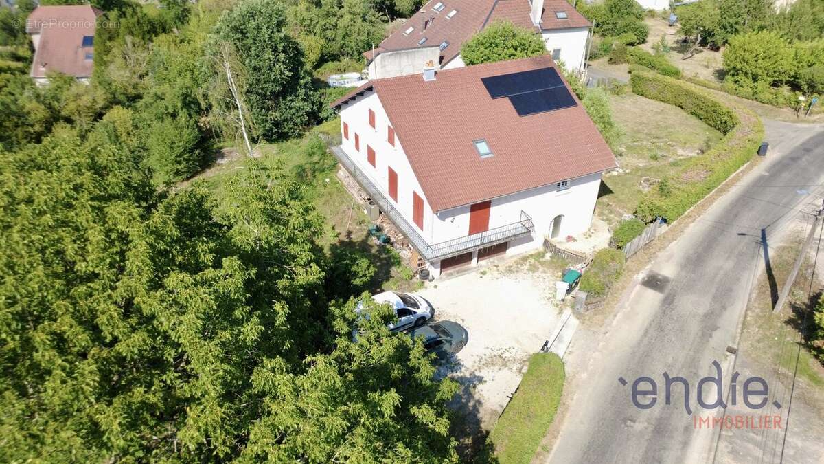 Spacieuse maison familiale de 226 m² avec sept chambres et piscine - photo 21