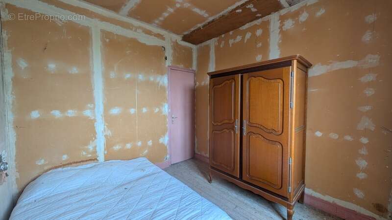 Maison à PACY-SUR-ARMANCON