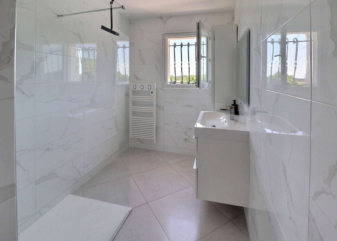 Maison à SAINT-MATHIEU-DE-TREVIERS