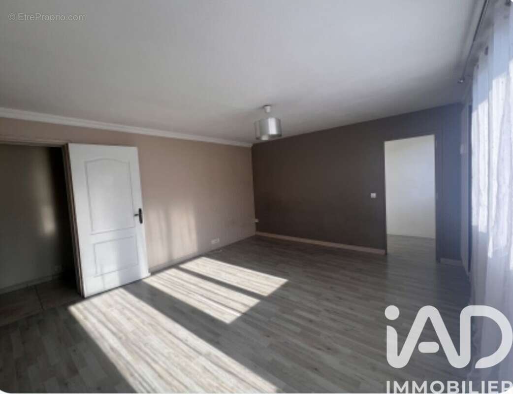 Photo 3 - Appartement à VILLEMOMBLE