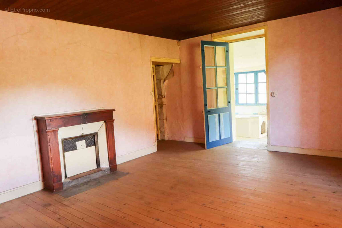 Maison à BEYNAC-ET-CAZENAC