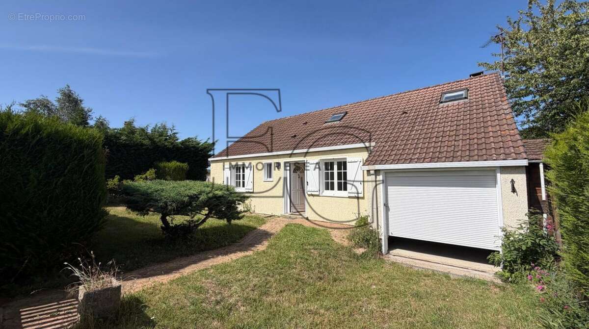 Maison à SAINT-LUBIN-DES-JONCHERETS