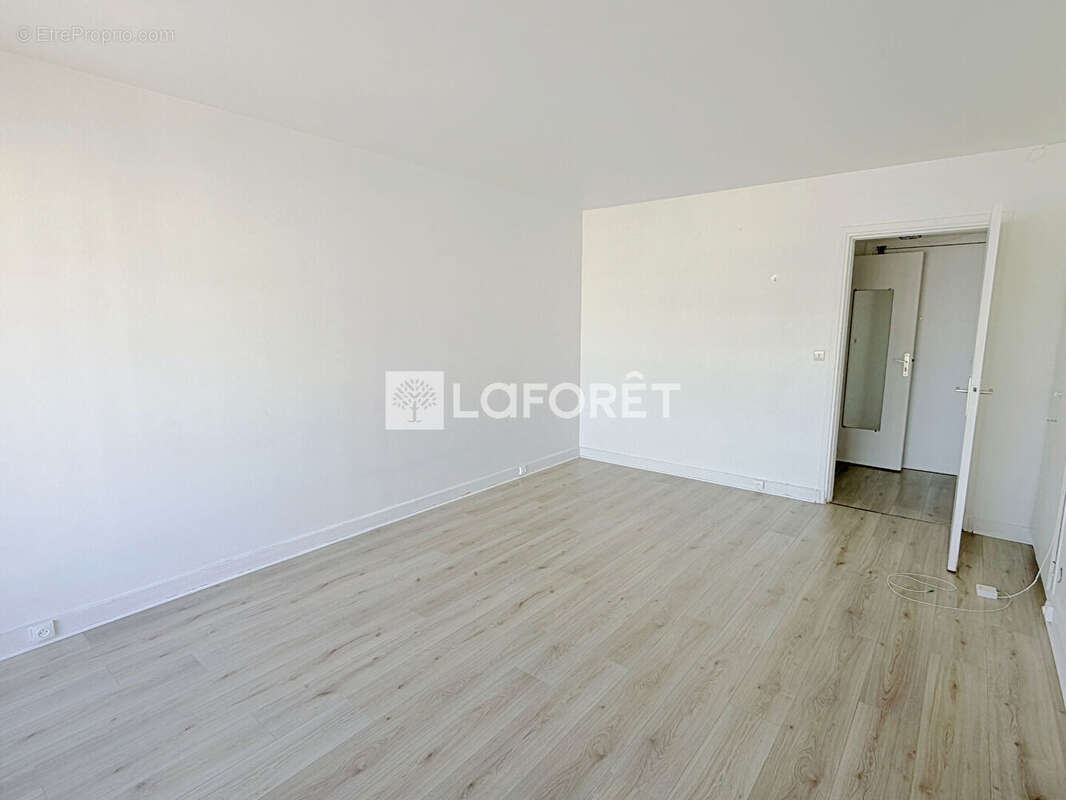 Appartement Paris 1 pièce(s) 31.12 m2 - photo 2