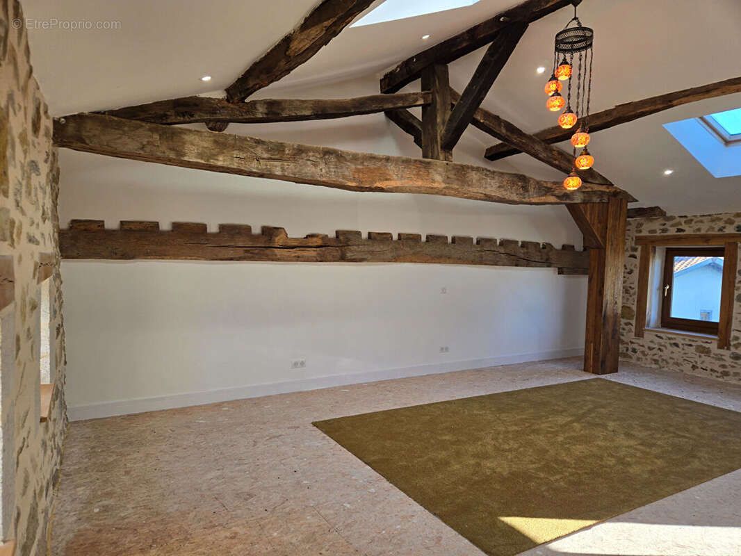 HAUTE-VIENNE - Charmante propriété en pierre rénovée, prête à être habitée - photo 8