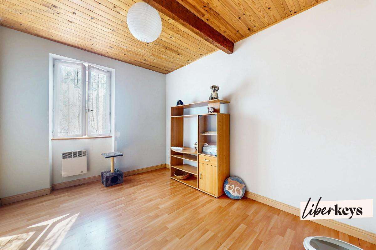 Immeuble comprenant deux habitations et un commerce - photo 2
