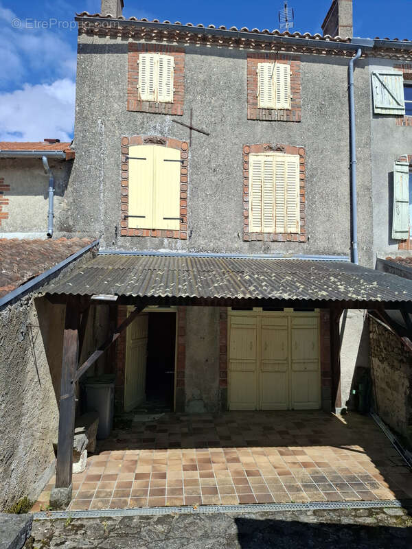 Maison à BUSSIERE-POITEVINE