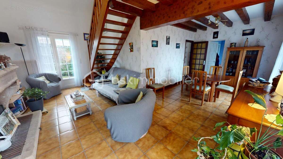 Maison à SAINT-JEAN-DE-BRAYE