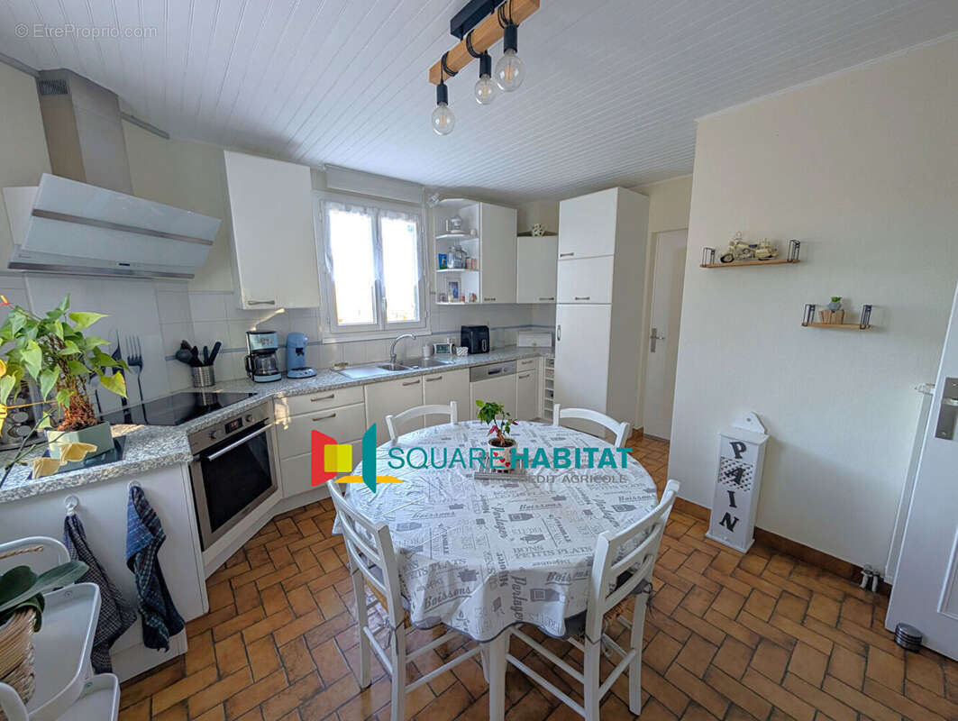 Maison à LA MEMBROLLE-SUR-LONGUENEE