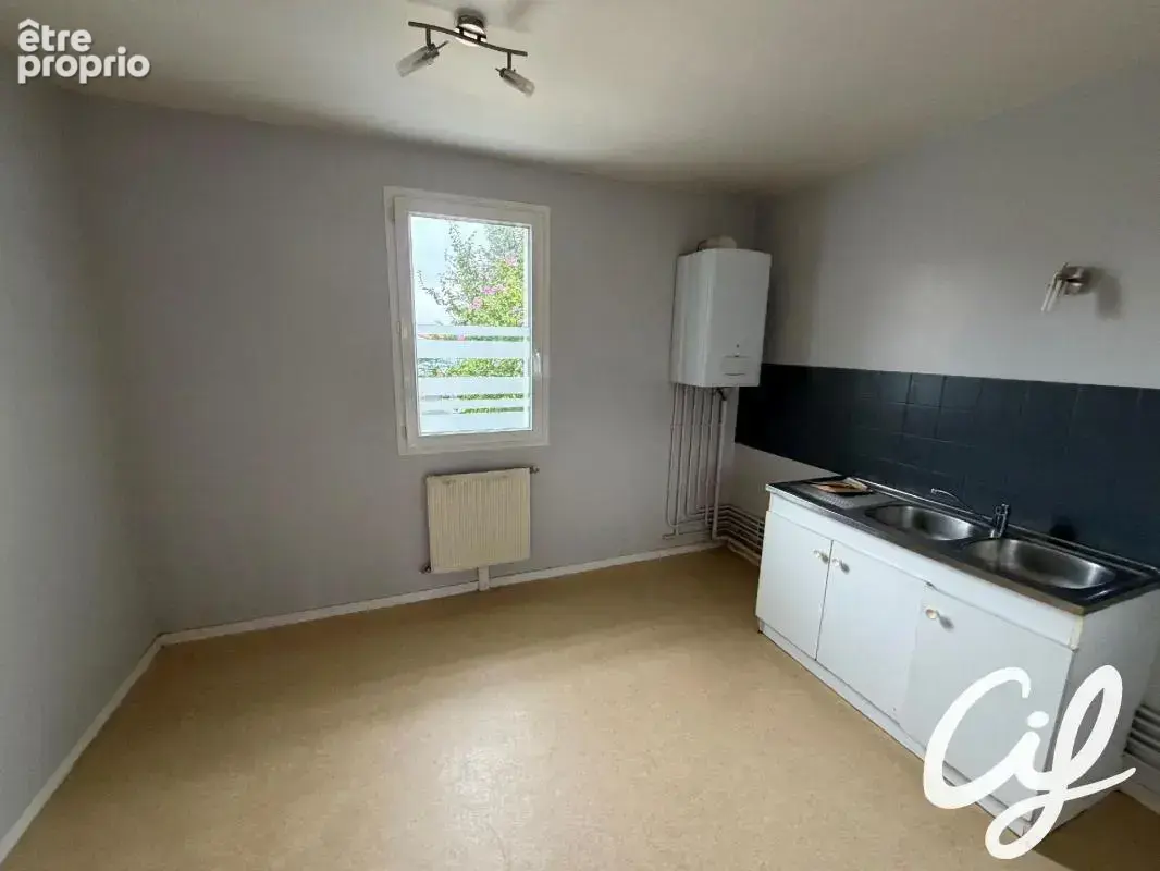 Maison T3 LA FRENAYE - 64.2 m2  130 000 Euros - photo 3