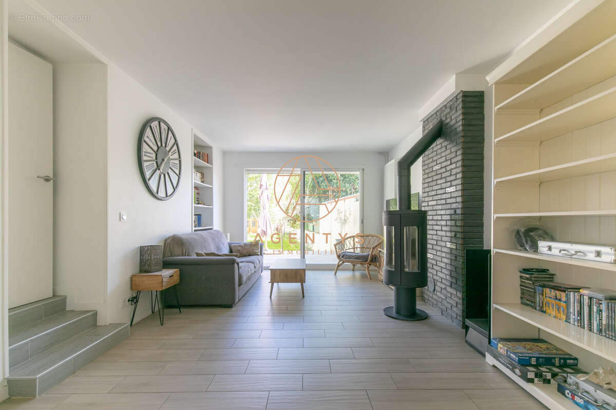 Maison à SAINT-MAUR-DES-FOSSES