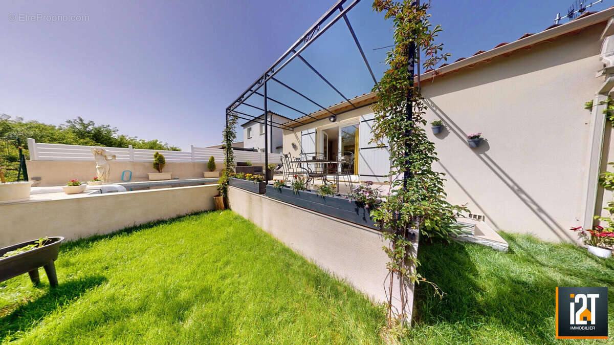 Maison à LA CALMETTE