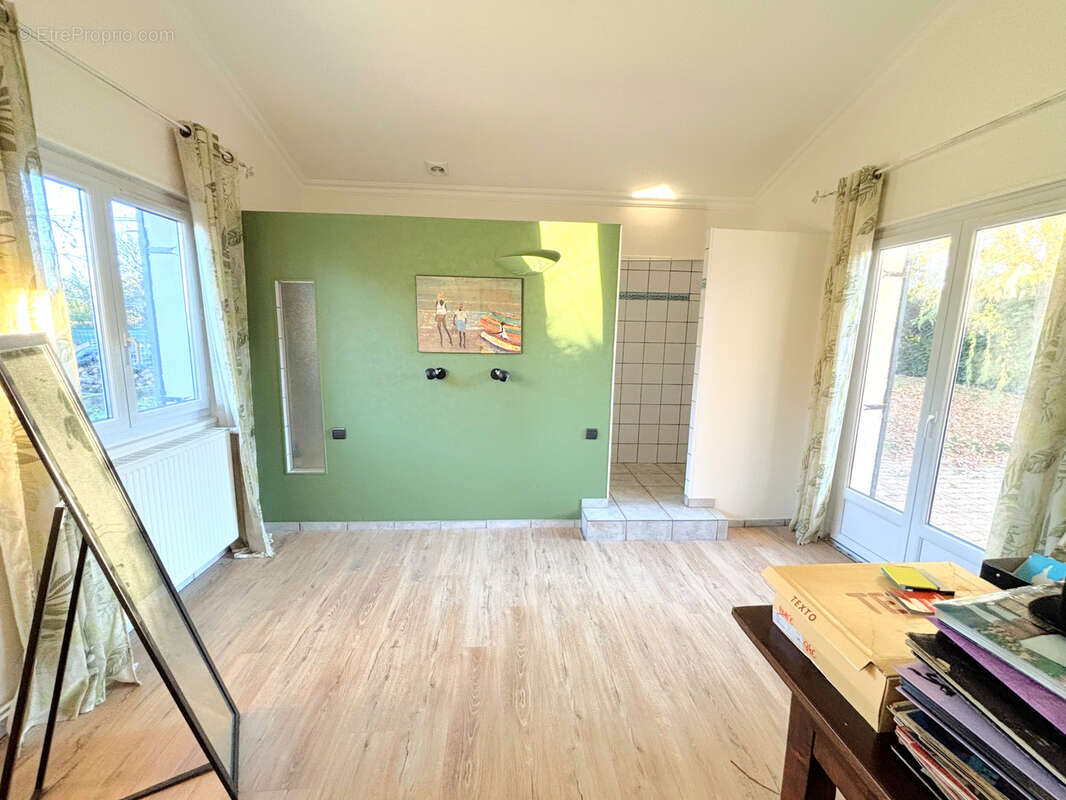 Maison à VEAUCHETTE