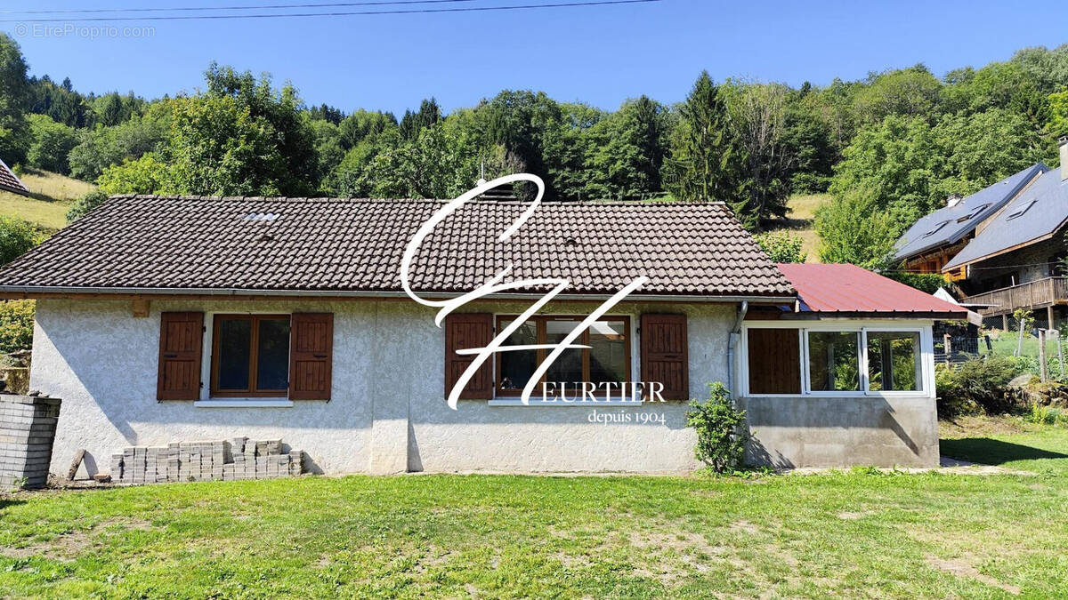 Maison à LA COMBE-DE-LANCEY