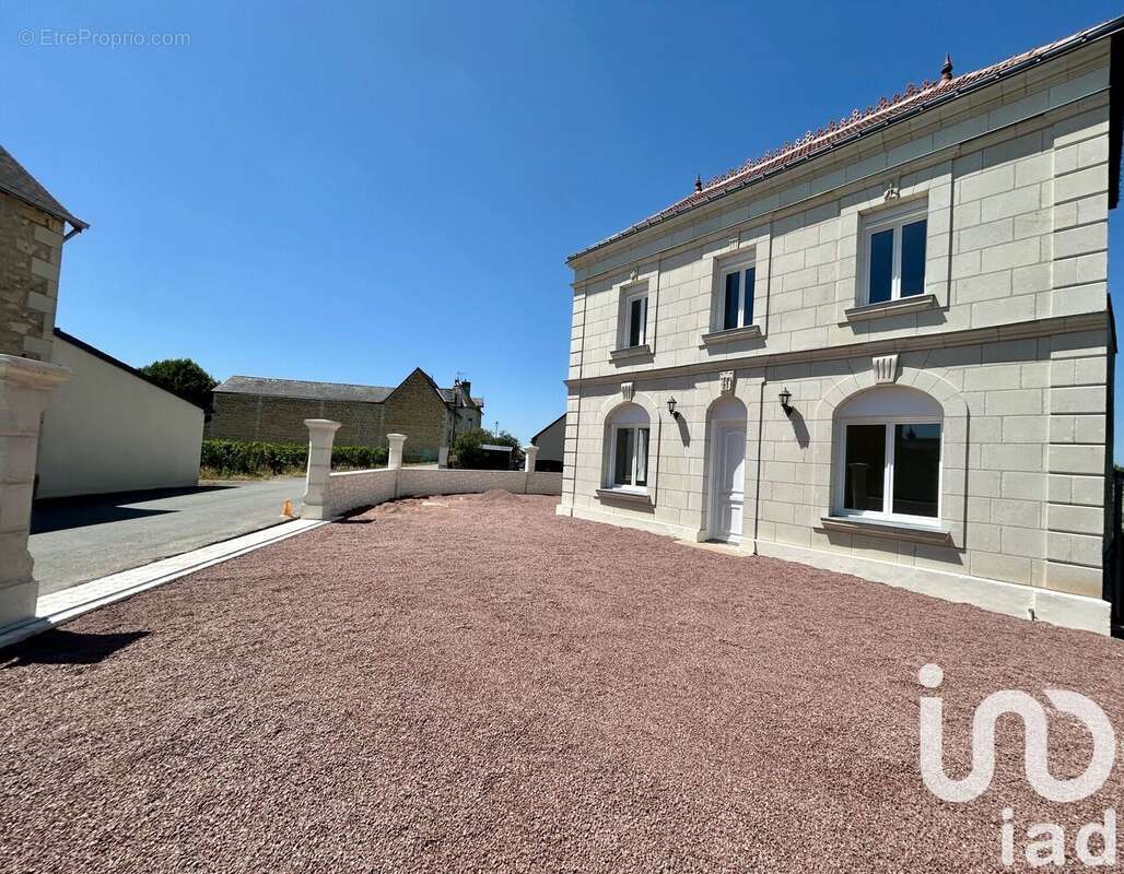 Maison 129 m² à Villebernier  - photo 2