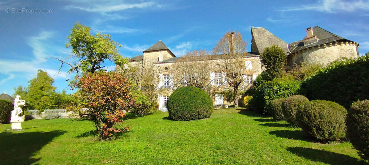 Maison à HAUTEFORT