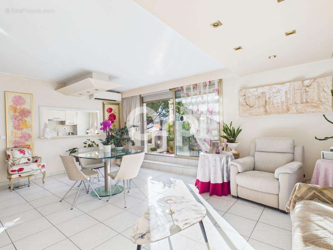 Appartement à MANDELIEU-LA-NAPOULE