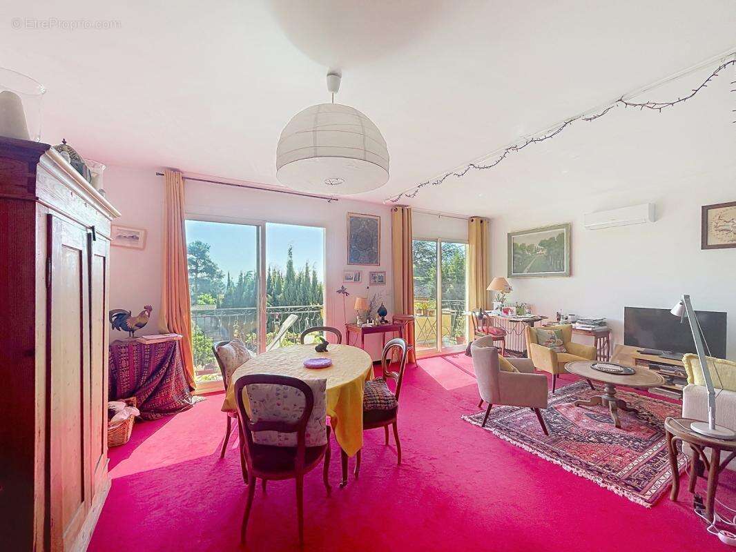 Appartement à VILLENEUVE-LES-AVIGNON