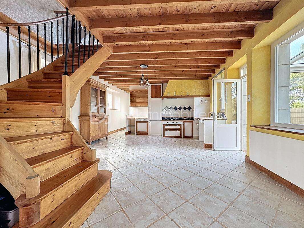 Belle maison en pierres 3 chambres + Jardin / Parking / Portail motorisé - photo 6