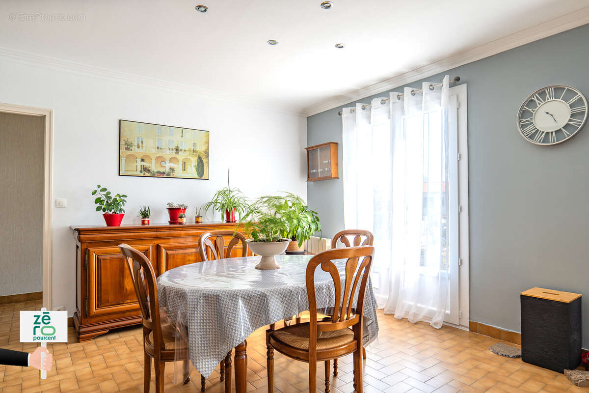 Maison à LES MAGNILS-REIGNIERS