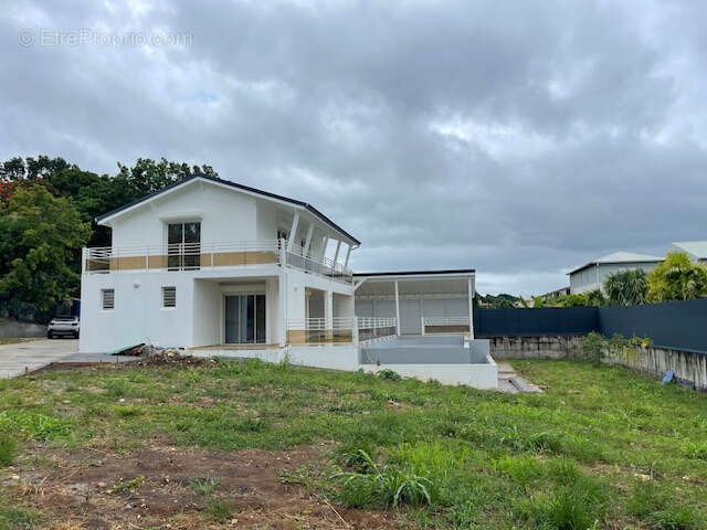 Maison à LES ABYMES