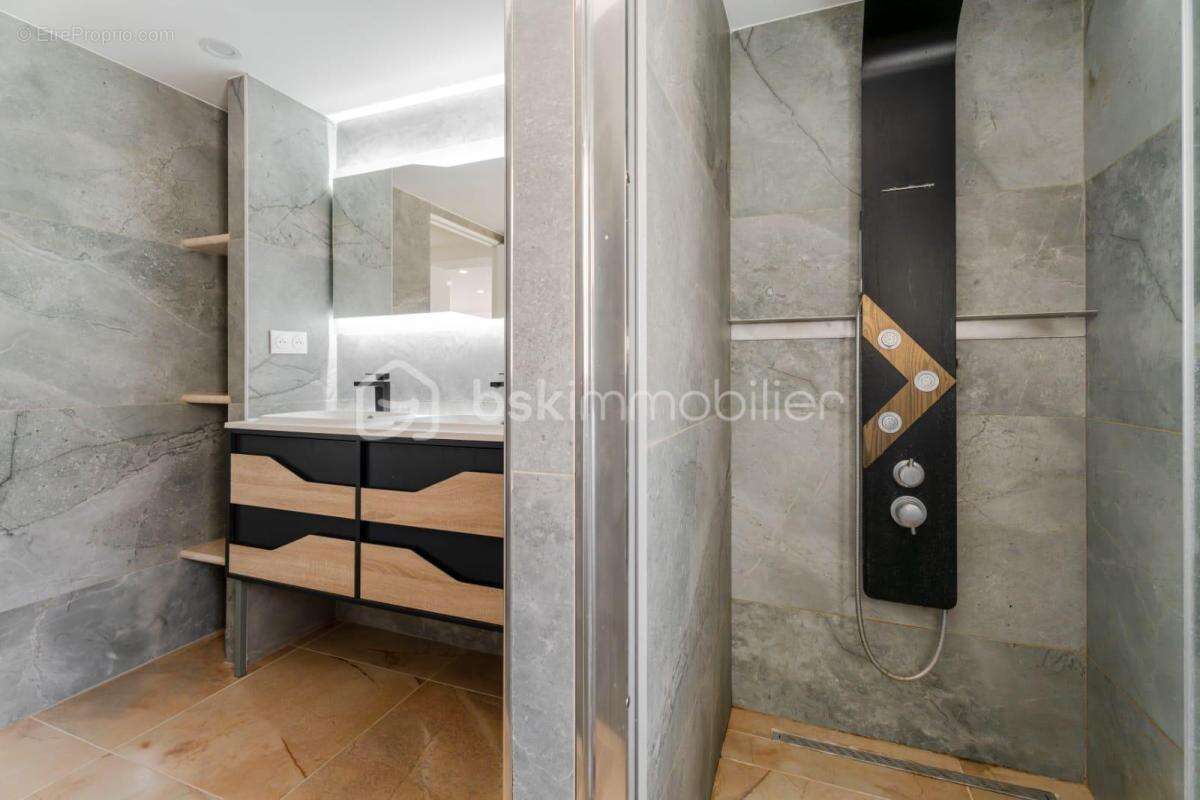 Appartement à SIX-FOURS-LES-PLAGES