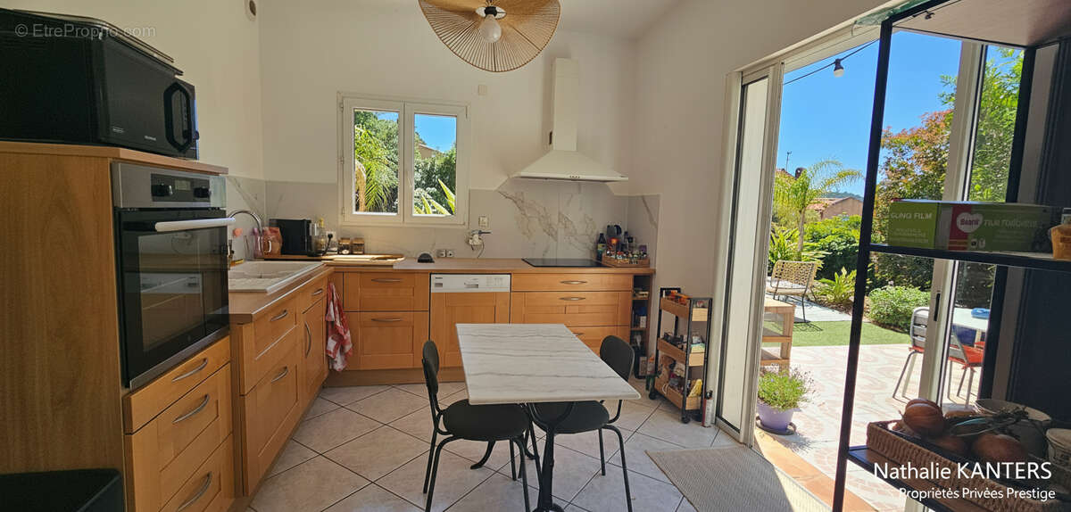 Maison Six Fours Les Plages 7 pièce(s) 200 m2 - photo 9