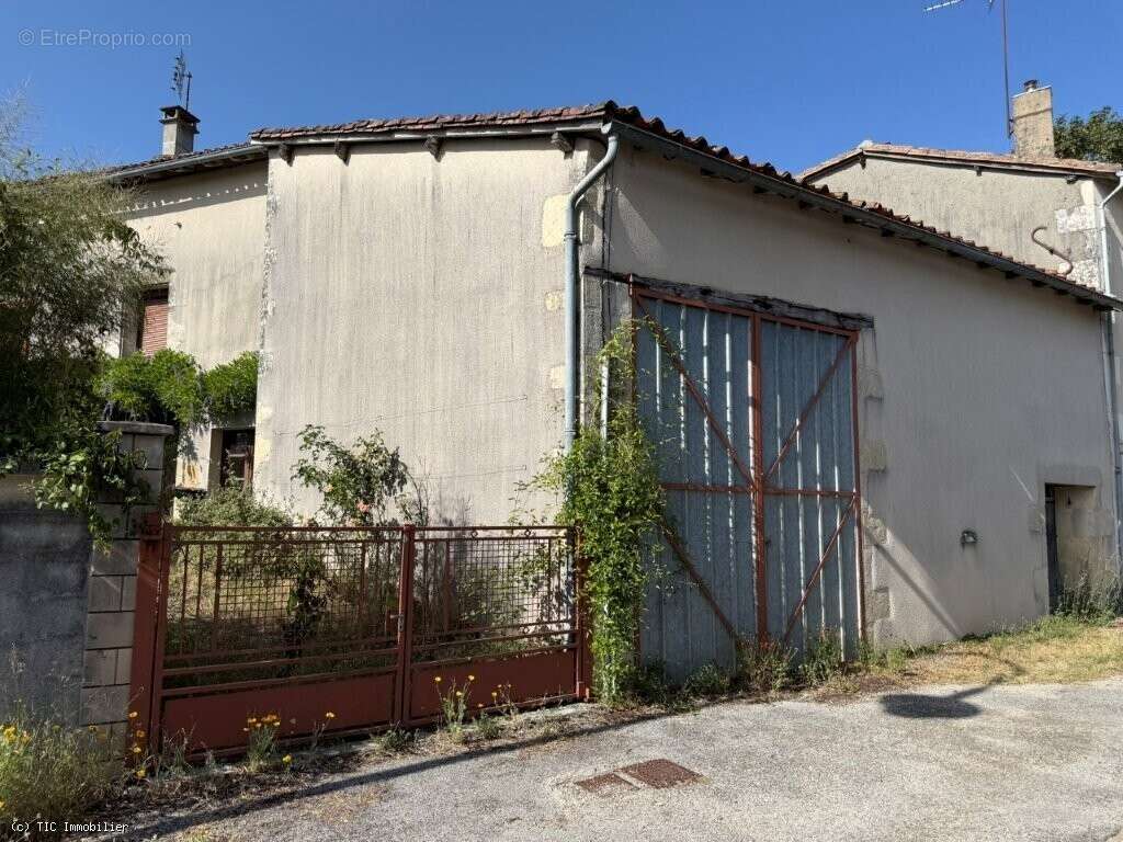 Petite Maison de Ville à Champagne Mouton - photo 19