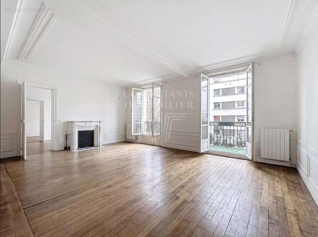 Appartement à PARIS-16E