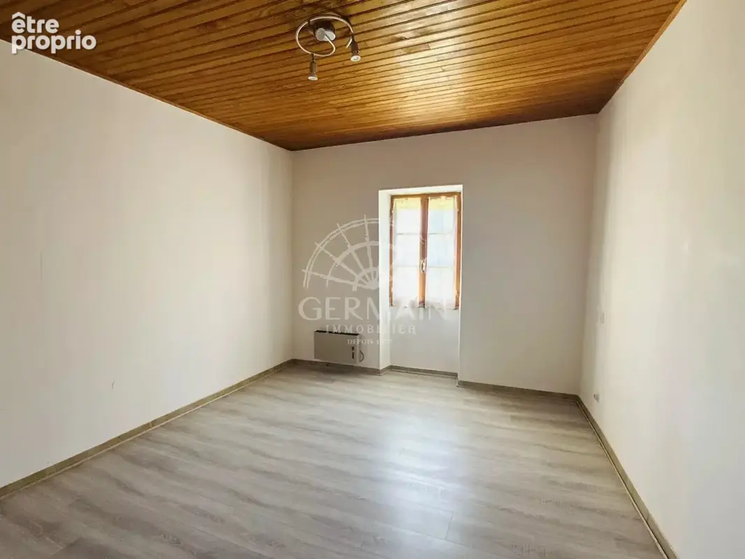 Le Thor, à vendre, mas à rafraîchir avec double garage et dépendance sur environ 1600 m² de terrain. - photo 4